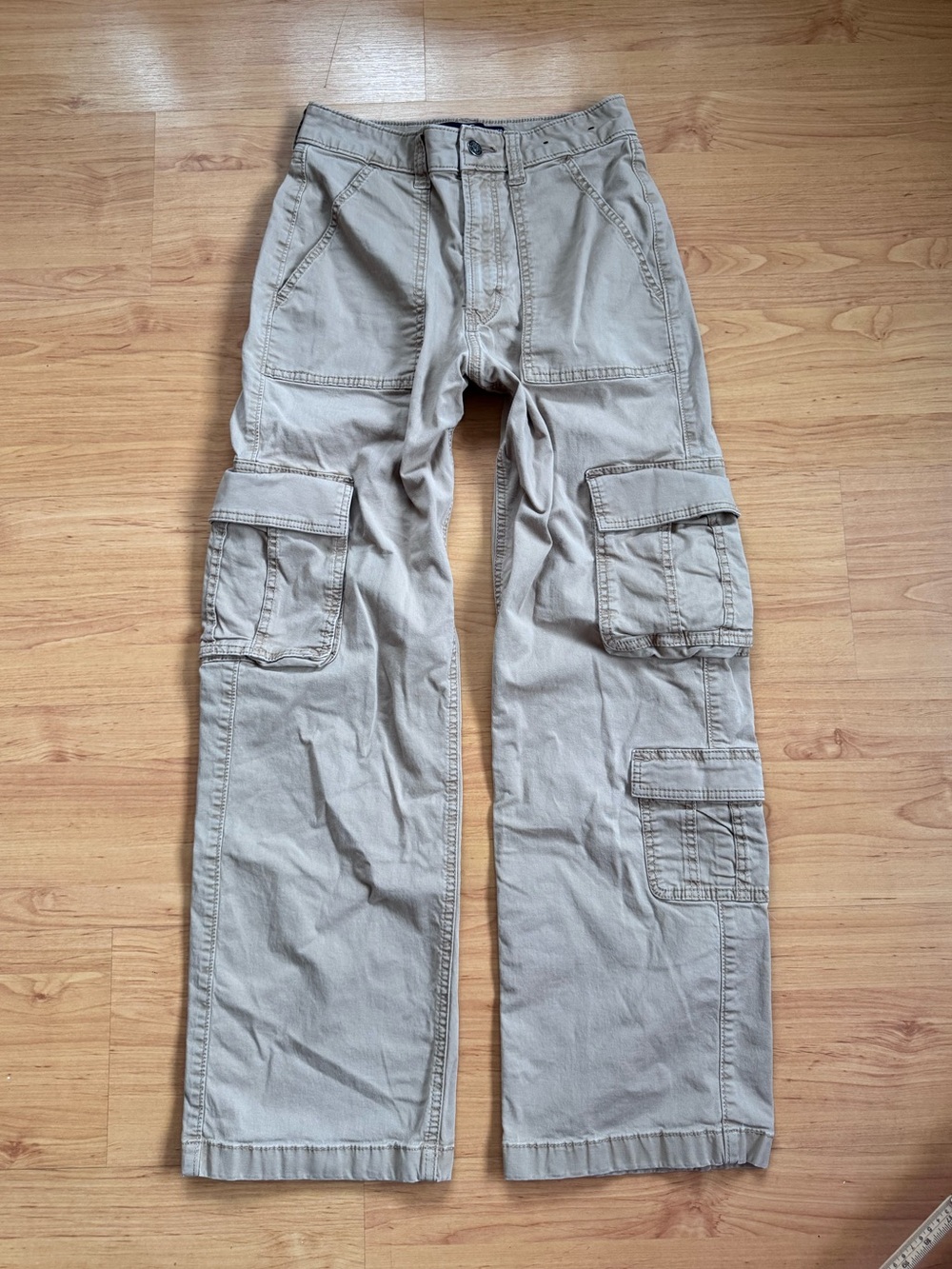 Hollister Tan Ultra High Rise Baggy Utility Cargo Pants Size 26 / 2